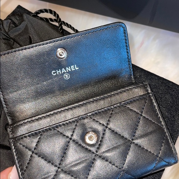 SOLD!!!! CHANEL Black Quilted Leather Card Holder - Picture 4 of 13